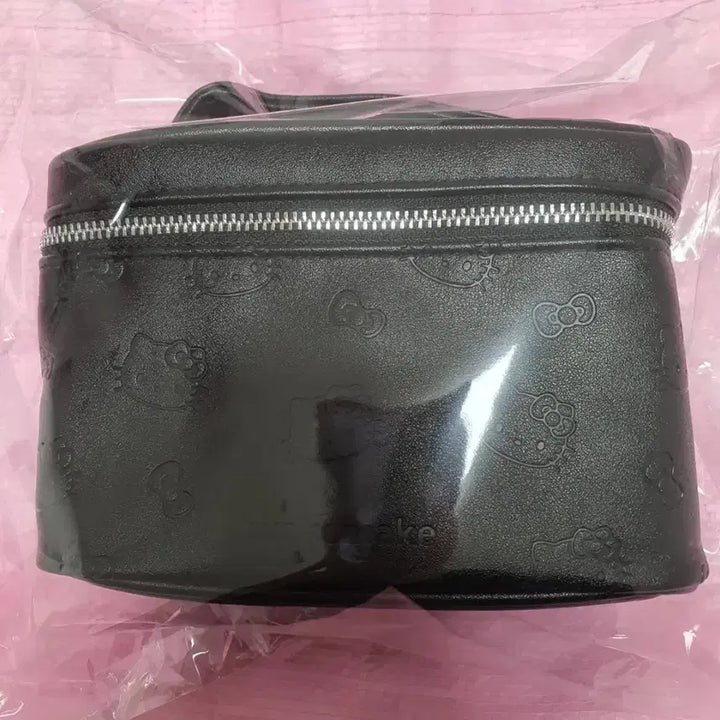 [BUNJANG] WAKEMAKE Hello Kitty Black Leather Pouch / 웨이크메이크 헬로키티 블랙 레더 파우치