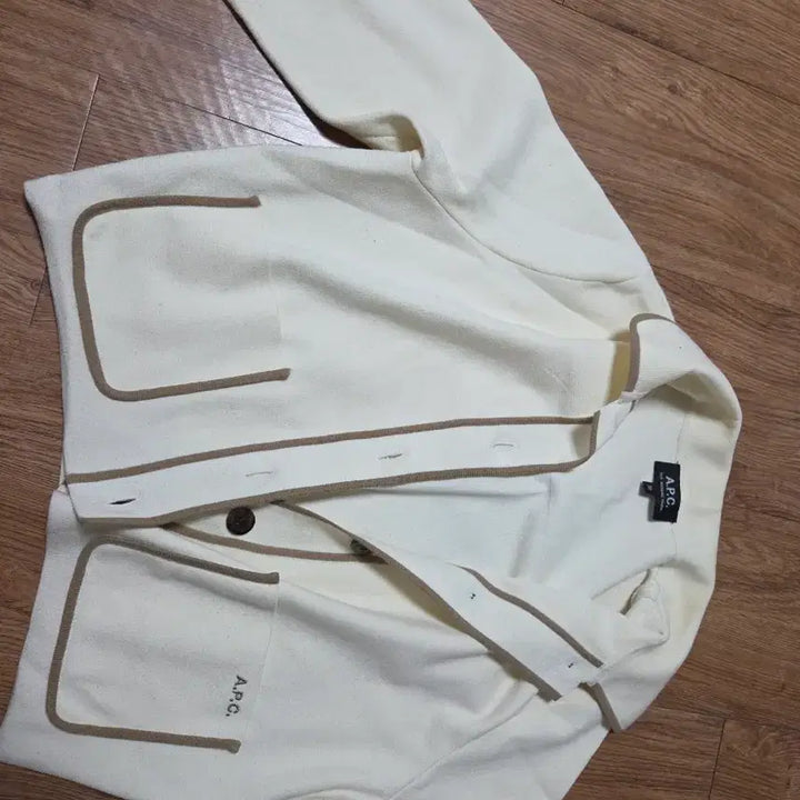 [BUNJANG] A.P.C. Ivory Cardigan with Brown Trim / 아페쎄 가디건 팝니다