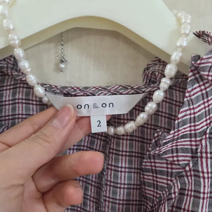[BUNJANG] ON&amp;ON Check Frill Blouse / 온앤온 체크 프릴블라우스
