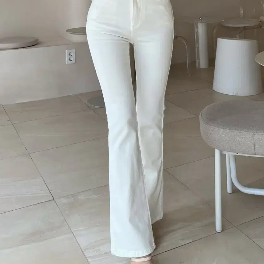 [BUNJANG] KINDAMI White Bootcut Denim Pants M / 카인다미 골반패드 부츠컷 데님 팬츠 화이트 m