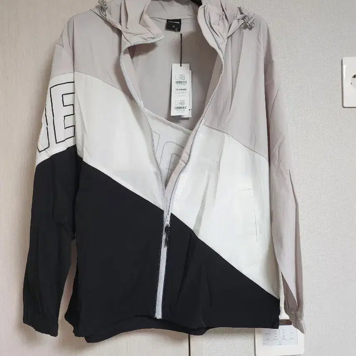 [BUNJANG] Litmus Hooded Windbreaker Jacket / 리트머스 후드 바람막이 자켓 .새상품