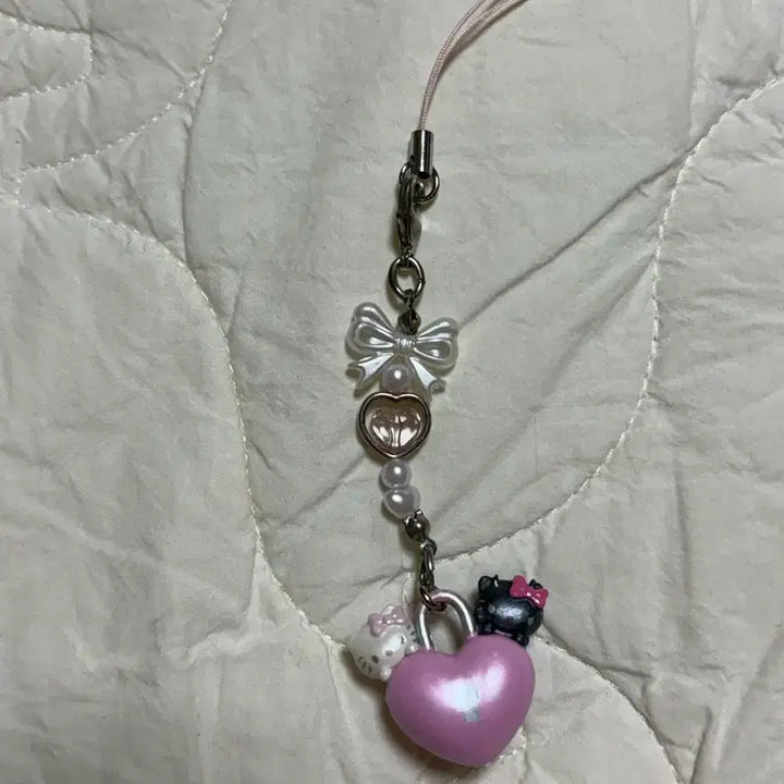 [BUNJANG] Hello Kitty Angel Devil Lock Strap Keychain / 헬로키티 천사 악마 자물쇠 스트랩 키링