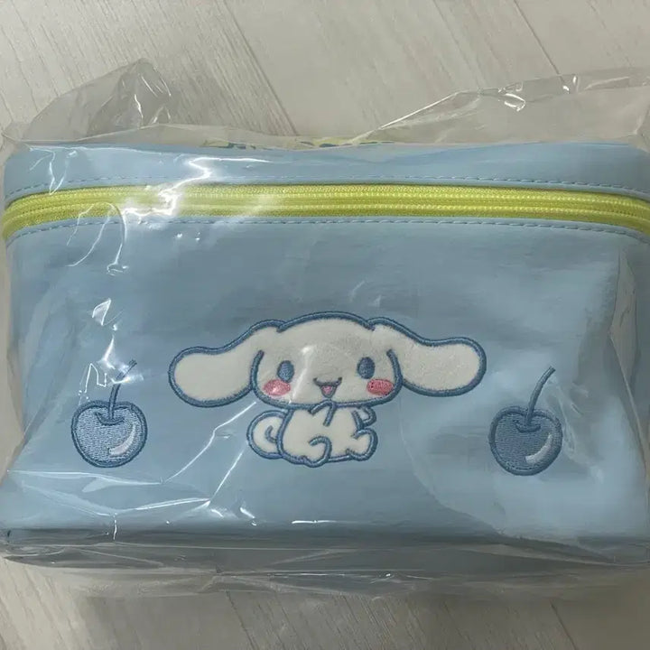 [BUNJANG] Sanrio Cinnamoroll Sky Blue Pouch Handbag / 산리오 시나모롤 하늘색 파우치 손가방 가방