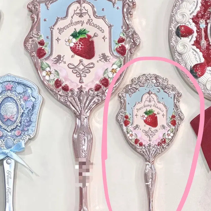 [BUNJANG] Flower Knows Strawberry Rococo Series Mini Mirror Keychain / 플라워노즈 딸기 로코코 시리즈 미니 거울 키링