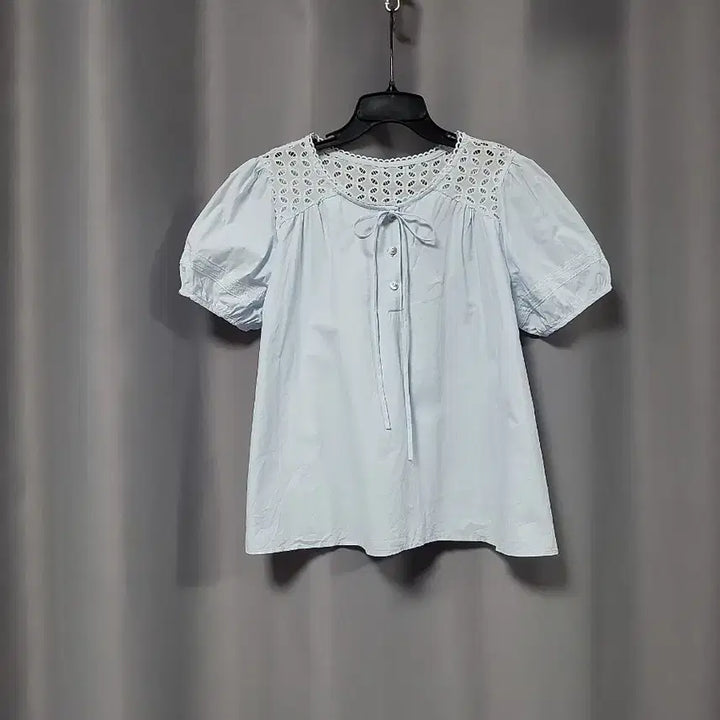 [BUNJANG] Punch Puff Blouse / 펀칭 퍼프 블라우스