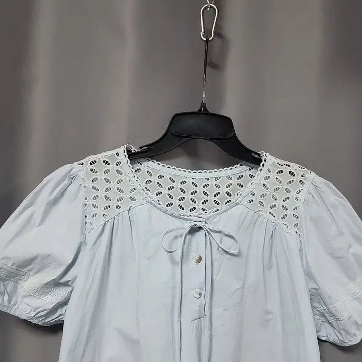 [BUNJANG] Punch Puff Blouse / 펀칭 퍼프 블라우스