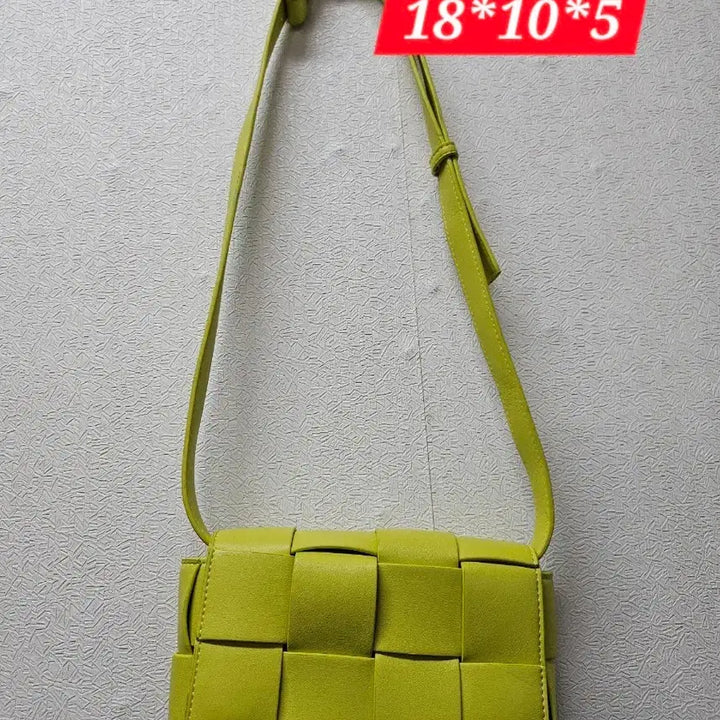 [BUNJANG] Weaving Design Shoulder Bag / 위빙 디자인 숄더백 연두색