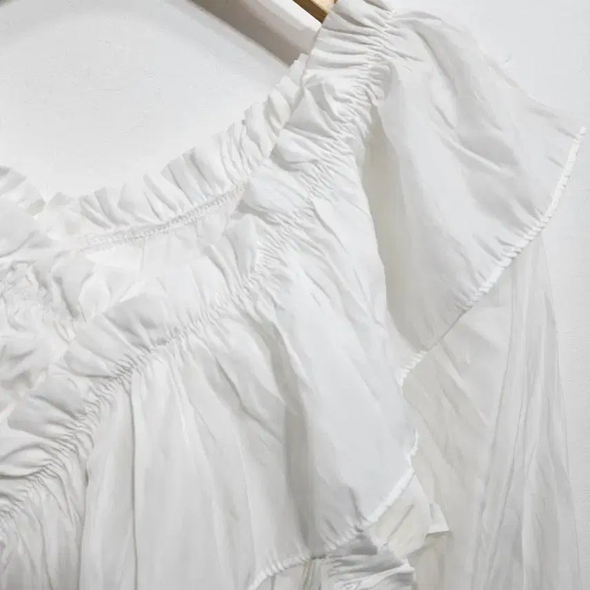 [BUNJANG] White Frill Long Sleeve Blouse / 화이트 프릴 블라우스 긴팔