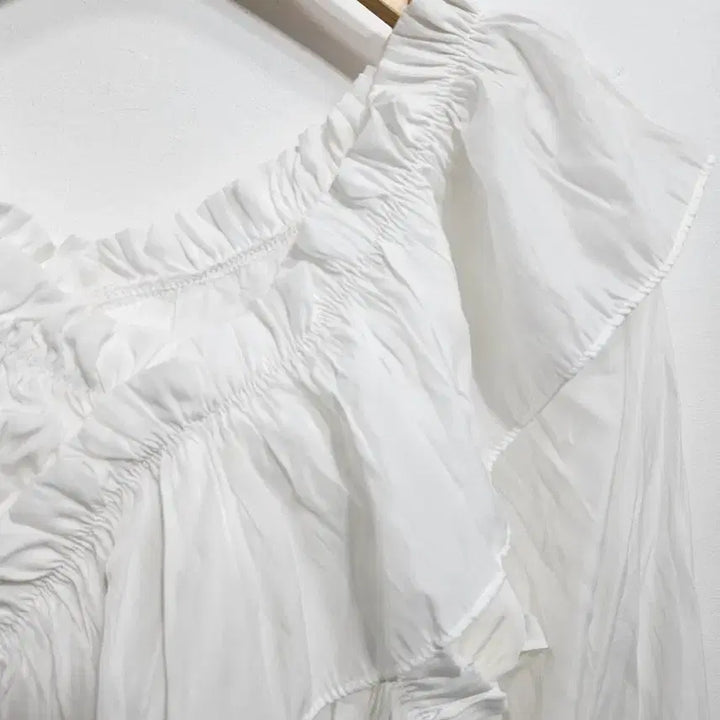 [BUNJANG] White Frill Long Sleeve Blouse / 화이트 프릴 블라우스 긴팔