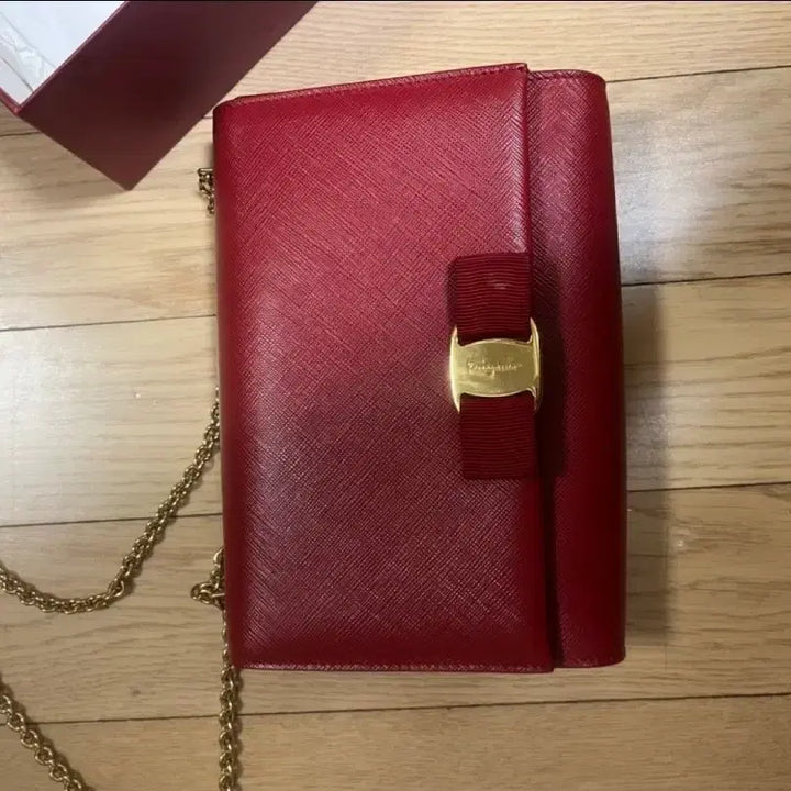 [BUNJANG] Salvatore Ferragamo Red Mini Chain Bag / 페라가모 레드 미니 체인백