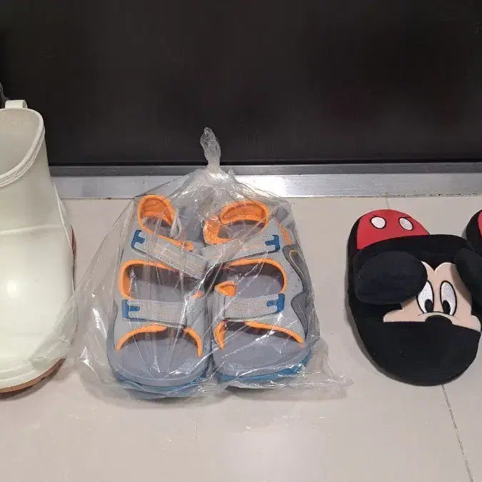 [BUNJANG] Supercomet Rain Boots, Summer Sandals, and Mickey Mouse Slippers Bundle (240 Size) / 여름 샌들, Supercomet 장화, 실내슬리퍼 일괄