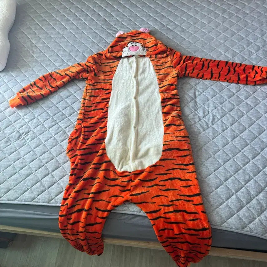 [BUNJANG] Tiger Animal Pajamas / 호랑이 동물 잠옷 (졸업사진)