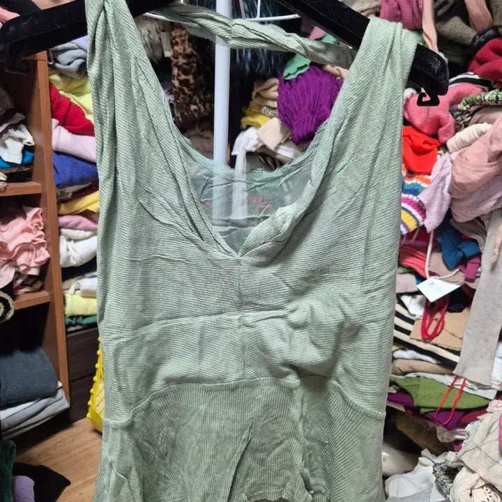 [BUNJANG] Development Sleeveless Top Green Free Size / 디벨롭먼트 민소매 탑 그린 Free 사이즈
