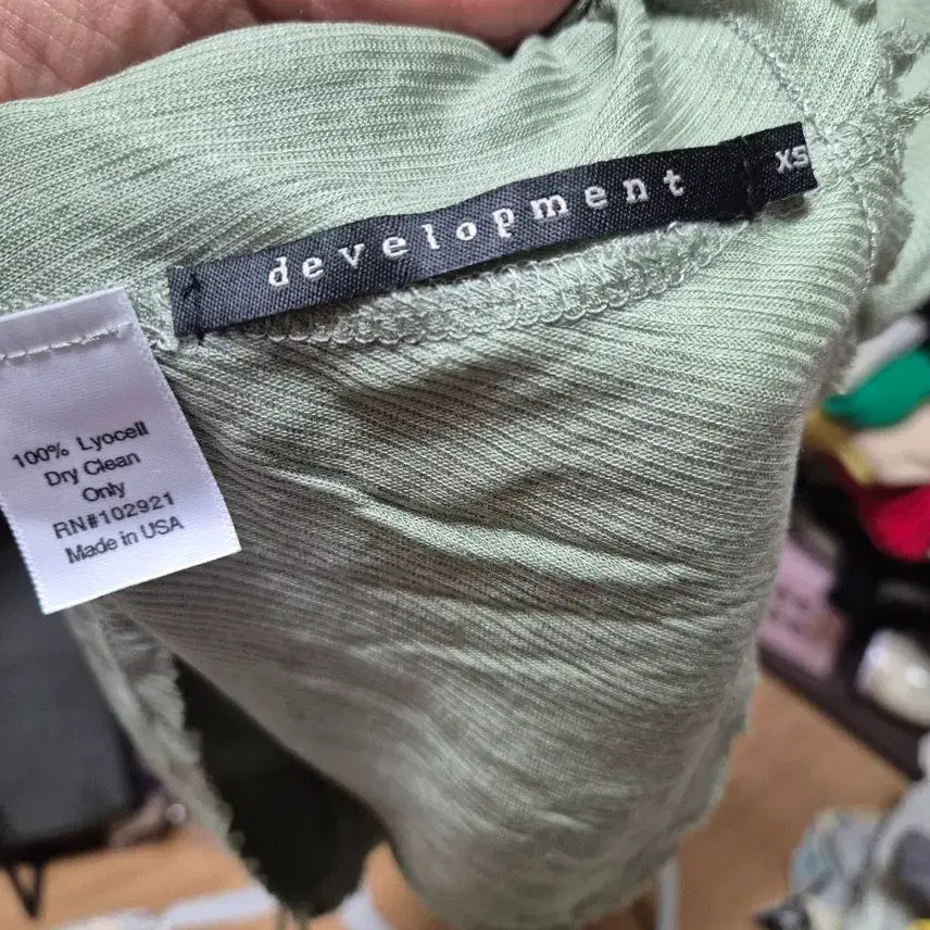 [BUNJANG] Development Sleeveless Top Green Free Size / 디벨롭먼트 민소매 탑 그린 Free 사이즈