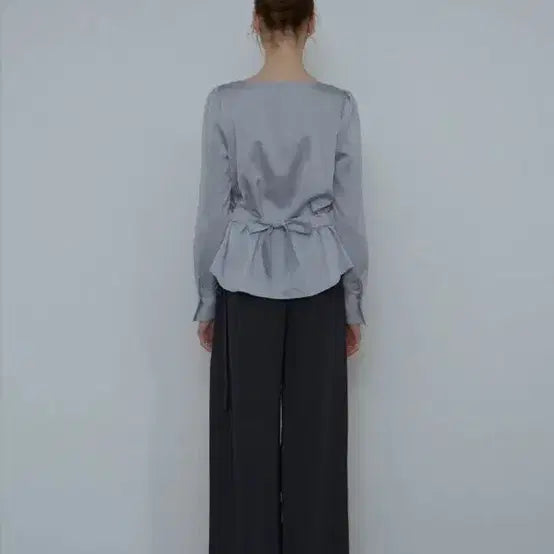 [BUNJANG] DEBBIE Drape Shirring Blouse Sky Blue / 드헤베 드레이프 셔링 블라우스 스카이블루 하객룩