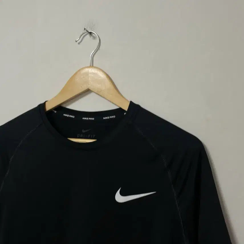 [BUNJANG] Nike Dri-FIT Performance Spandex Short-Sleeve T-Shirt / 105 나이키 드라이핏 기능성 스판 반팔티 정품