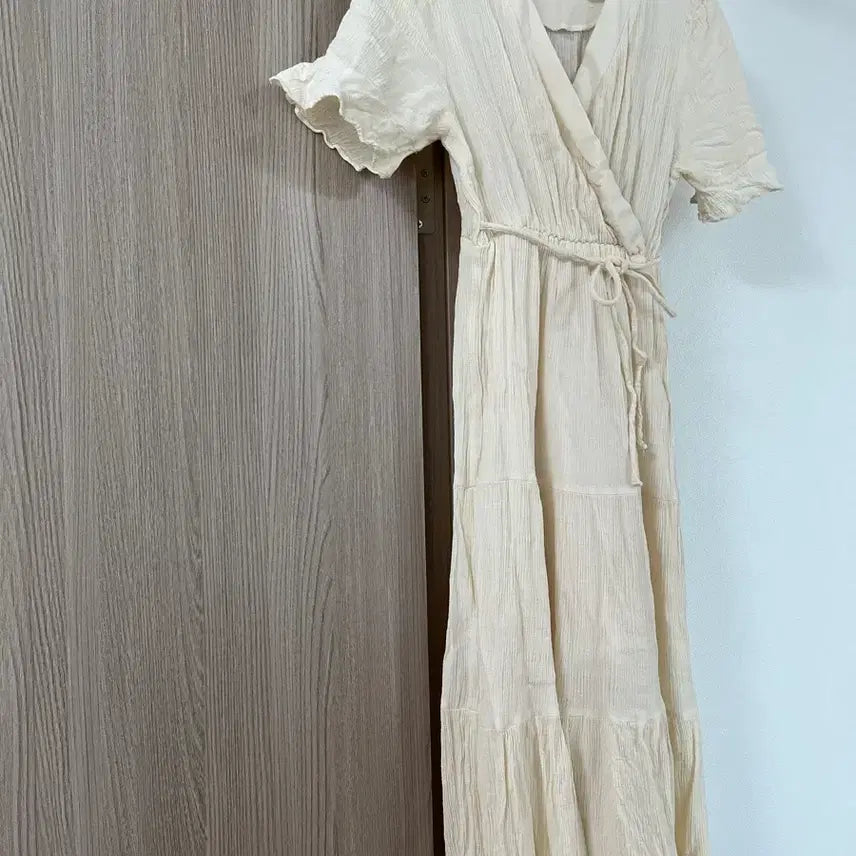 [BUNJANG] Lucina Ivory Long Dress / Lucina 루시나 아이보리 롱 원피스