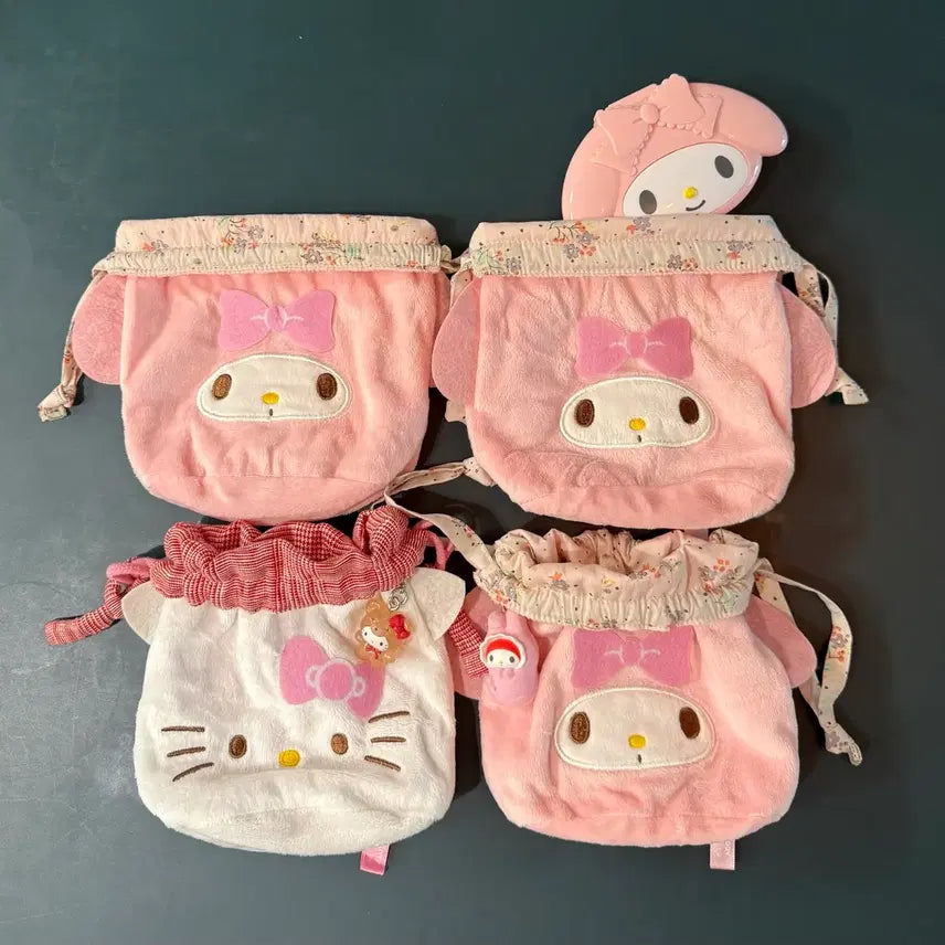 [BUNJANG] Hello Kitty My Melody Face Pouch / 헬로키티 마이멜로디 페이스 파우치 가챠에 안감 넣었어요.
