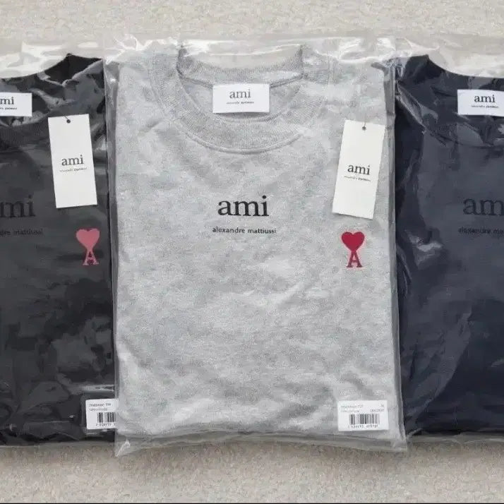 [BUNJANG] AMI Small Heart Logo Sweatshirt / 아미 스몰 하트 로고 맨투맨