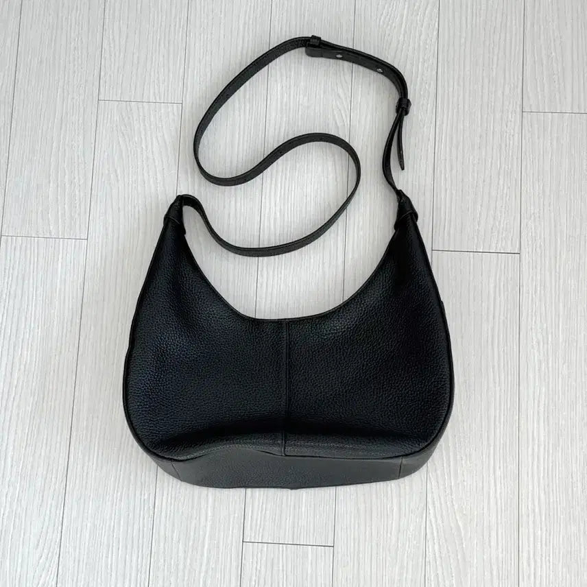 [BUNJANG] After Pray Crescent Leather Bag Mini / 애프터프레이 크레센트 레더 백 미니
