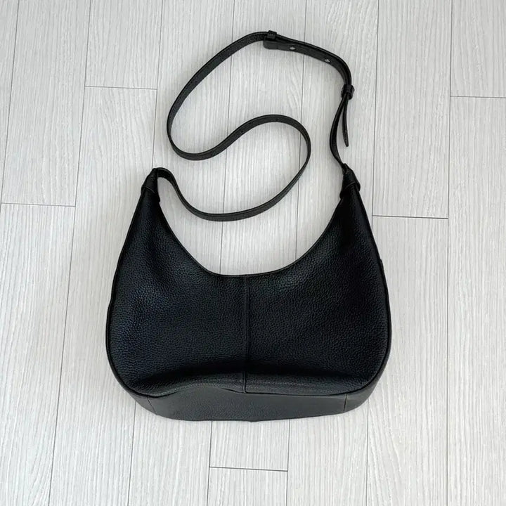 [BUNJANG] After Pray Crescent Leather Bag Mini / 애프터프레이 크레센트 레더 백 미니