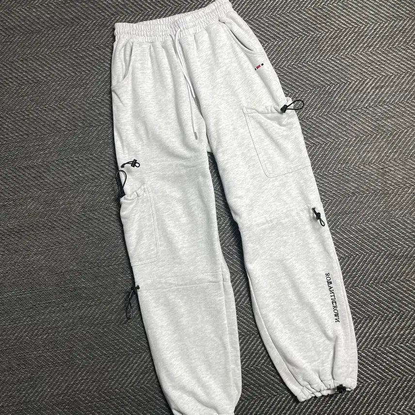 [BUNJANG] Romantic Crown Unbalanced Pocket Cargo Sweatpants / 로맨틱 크라운 언발란스 포켓 카고 스웻 팬츠 y 5551