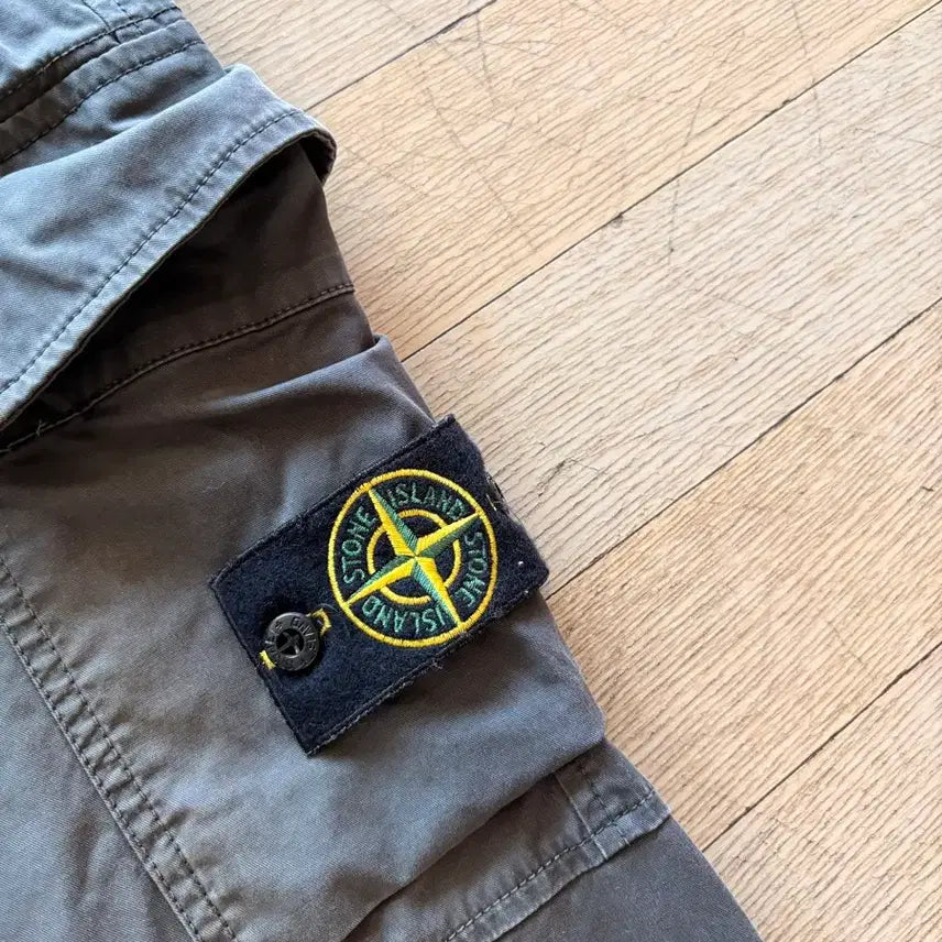 [SOLD OUT] 스톤아일랜드 카고 바지 다크 그레이