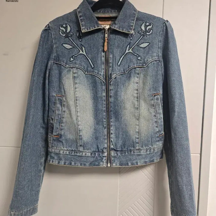 [BUNJANG] JILL STUART Rose Appliqué Western Denim Jacket / [정품/희귀] 질스튜어트 장미 아플리케 웨스턴 데님 자켓 (Y2K 무드)