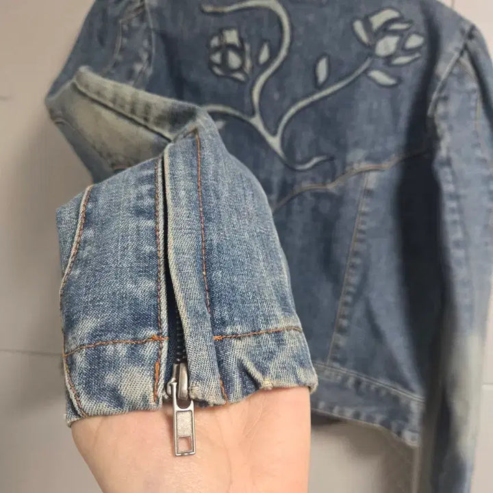 [BUNJANG] JILL STUART Rose Appliqué Western Denim Jacket / [정품/희귀] 질스튜어트 장미 아플리케 웨스턴 데님 자켓 (Y2K 무드)