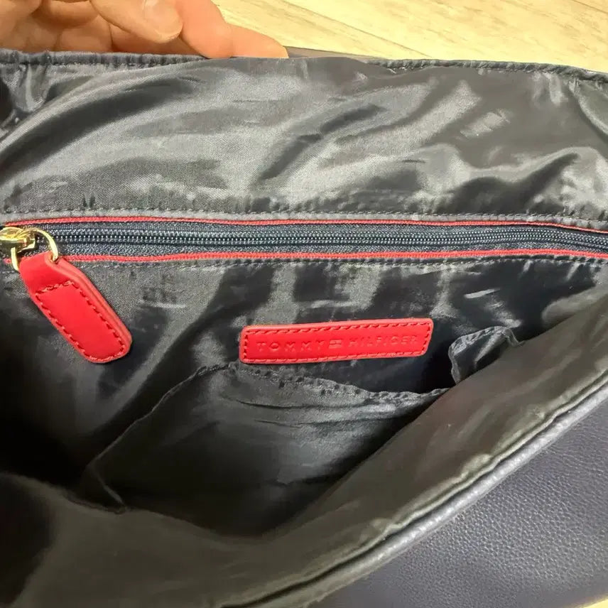 [BUNJANG] Tommy Hilfiger Navy Backpack / 타미힐피거 네이비 백팩 (상태좋음)