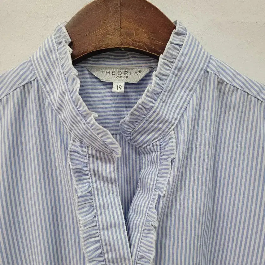 [BUNJANG] THEOPIA Striped Short Sleeve Blouse / THEOPIA 스트라이프 반팔 블라우스