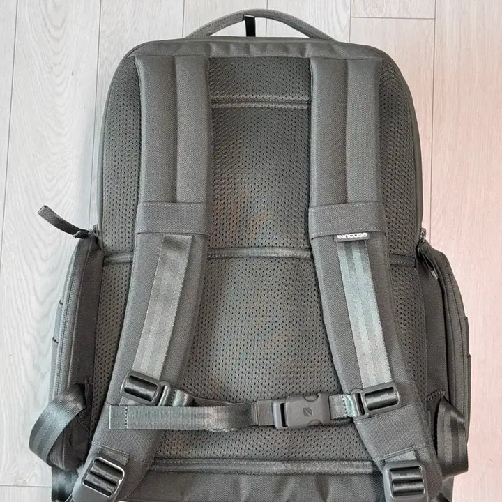 [BUNJANG] Incase A.R.C. Commuter Pack / 인케이스(Incase)의 A.R.C. 커뮤터 팩