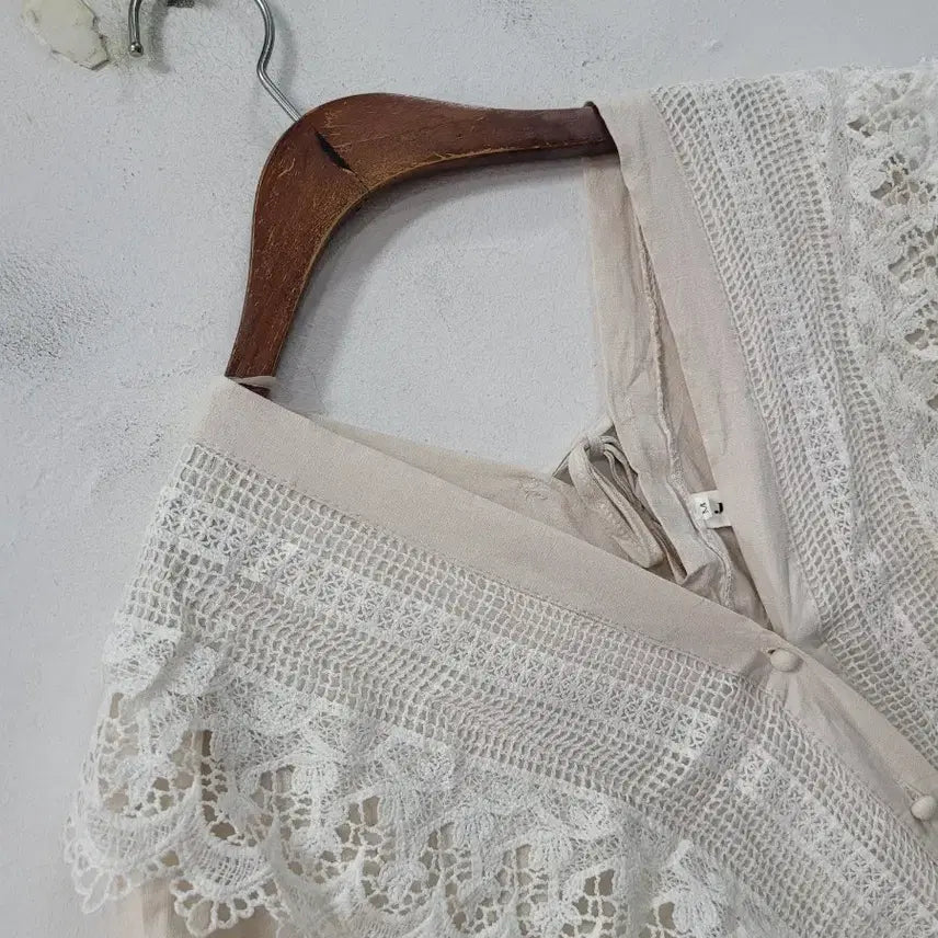 [BUNJANG] Ivory Short Sleeve Lace Blouse / 레이스 블라우스 반팔 아이보리