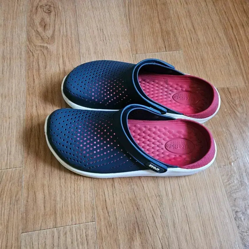 [BUNJANG] Crocs LiteRide Clog Navy/Red / 크록스 라이트라이드 클로그 네이비/레드