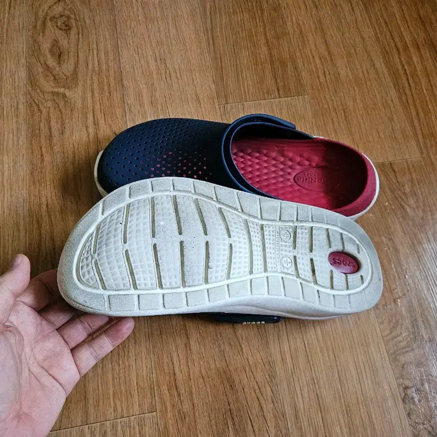 [BUNJANG] Crocs LiteRide Clog Navy/Red / 크록스 라이트라이드 클로그 네이비/레드
