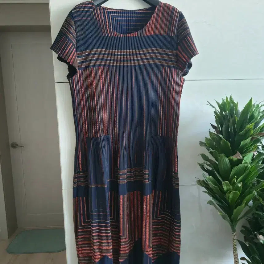 [BUNJANG] Pleated Pattern Short Sleeve Dress (Size 55-66) / (1~2회착용) 플리츠 주름 패턴 반팔 원피스 55~66반사이즈