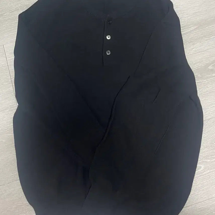 [BUNJANG] UNIONBLUE HARD TWIST HENLEY-NECK KNIT Black / 유니온블루 HARD TWIST HENLEY-NECK KNIT