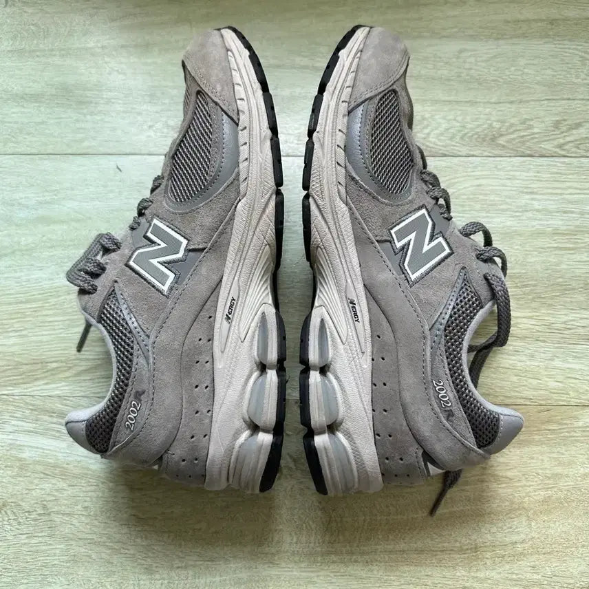 [BUNJANG] New Balance 2002r Sneakers / 뉴발란스 2002r 280