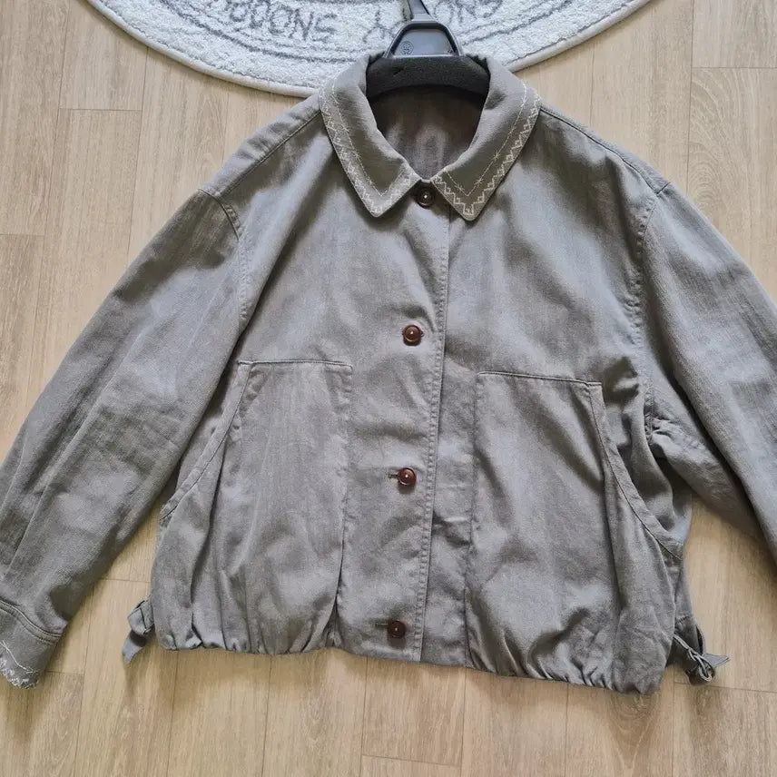 [BUNJANG] BEAKER Shirring Embroidered Khaki Women&