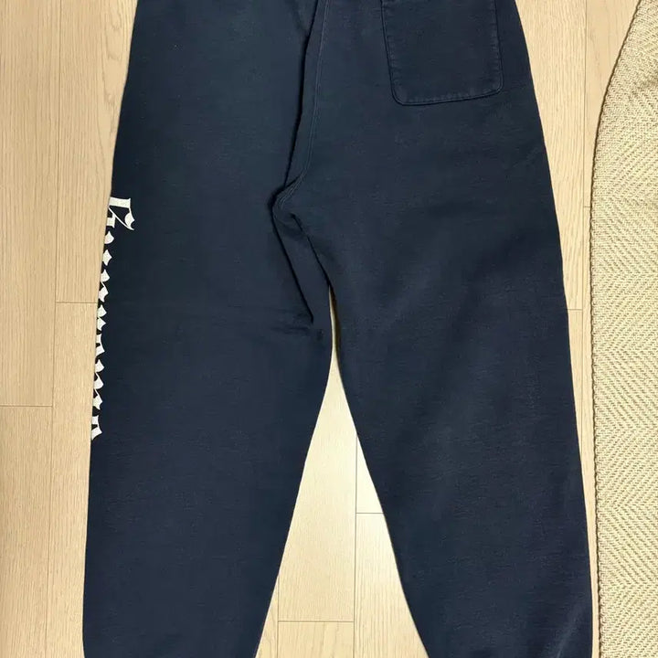 [BUNJANG] Supreme Old English Sweatpants Navy / 슈프림 올드 잉글리쉬 스웻팬츠 m 네이비