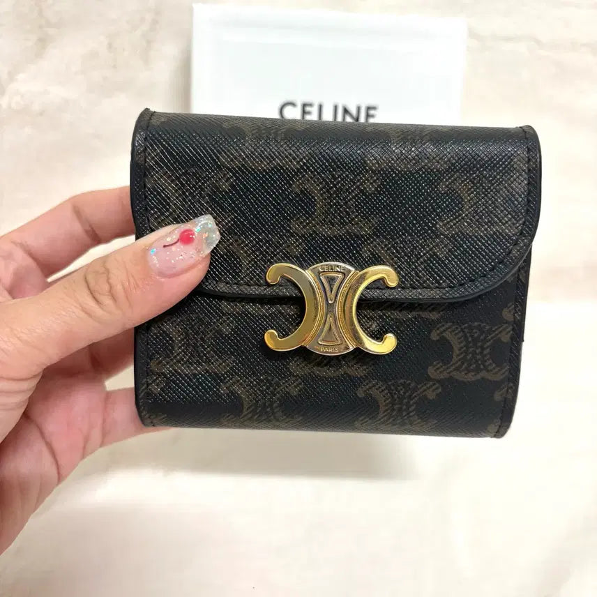 [BUNJANG] Celine Small Triofe Flap Wallet / [크림인기템] 셀린느 스몰 트리오페 플랩 지갑