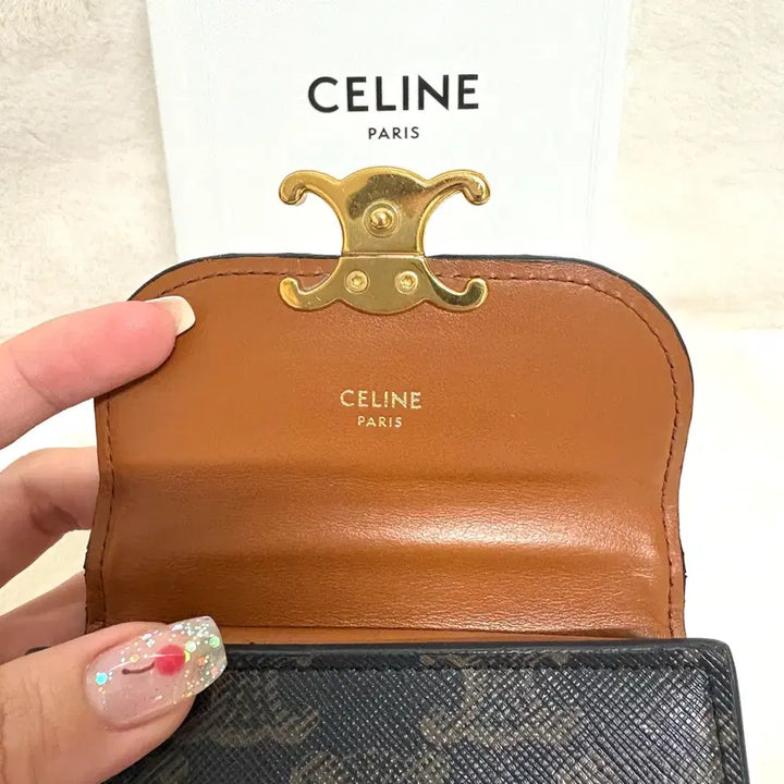 [BUNJANG] Celine Small Triofe Flap Wallet / [크림인기템] 셀린느 스몰 트리오페 플랩 지갑