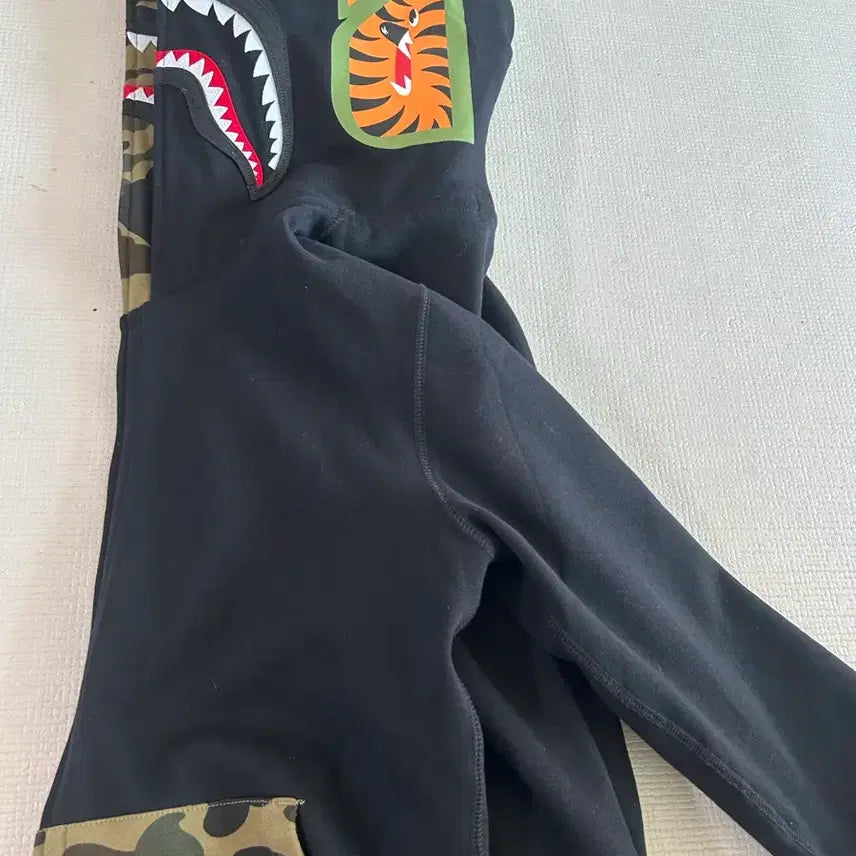 [BUNJANG] BAPE Shark Black Hoodie Zip-Up Camo / BAPE 샤크 블랙 후드 집업 카모 베이프 후드집업 샤크후드