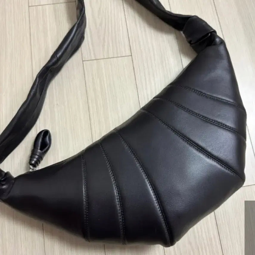 [BUNJANG] Le Mess Tal Croissant Shoulder Bag / 크루아상백 크로스숄더백