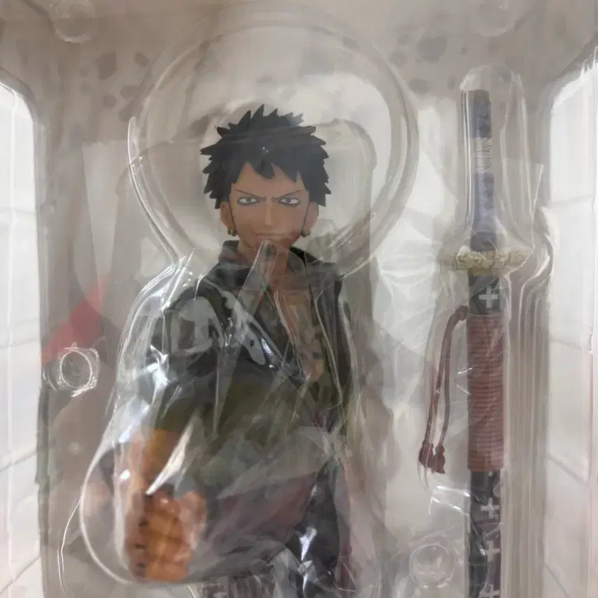 [BUNJANG] Banpresto Trafalgar Law Figure (Sealed) / (미개봉) 반프레스토 원피스 트라팔가 로우 피규어