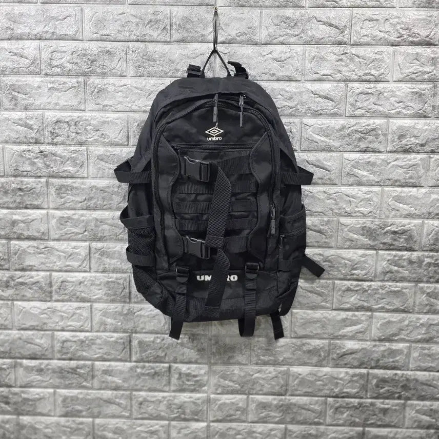 [BUNJANG] Umbro Black Backpack / 엄브로 블랙 백팩 가방  사이즈 55*40