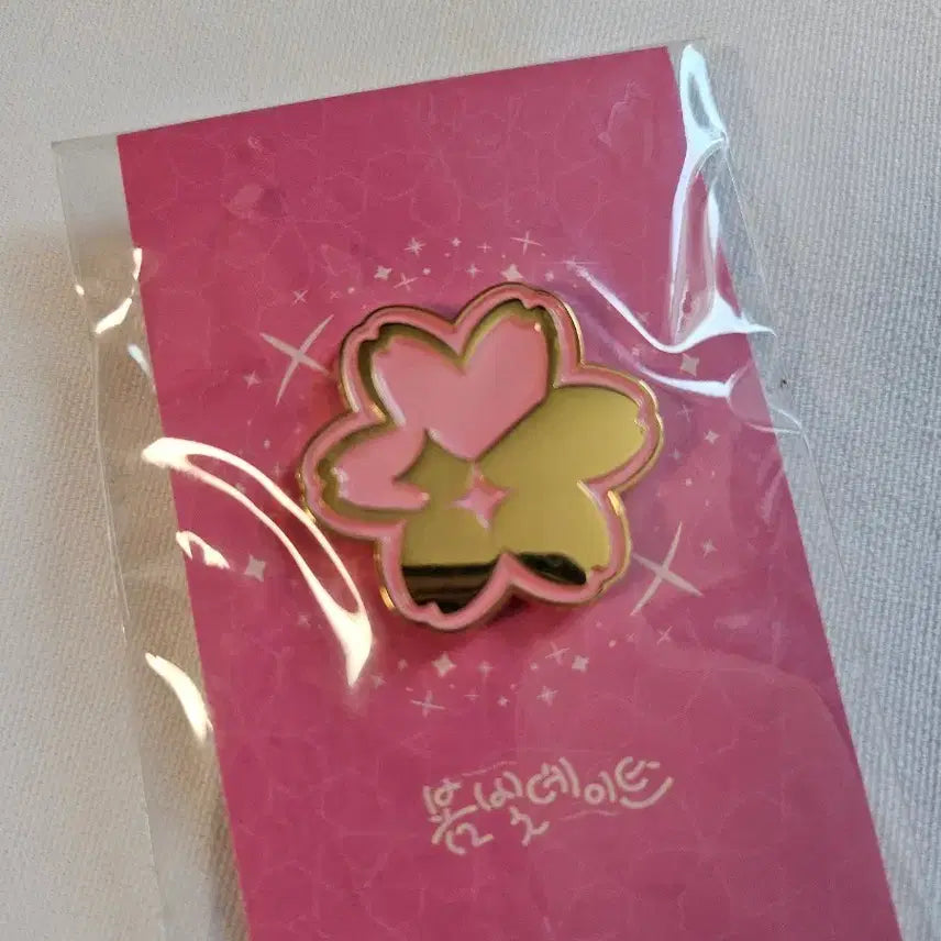 [SOLD OUT] 스텔라이브 벚꽃 모양 핑크/골드 옷핀 브로치