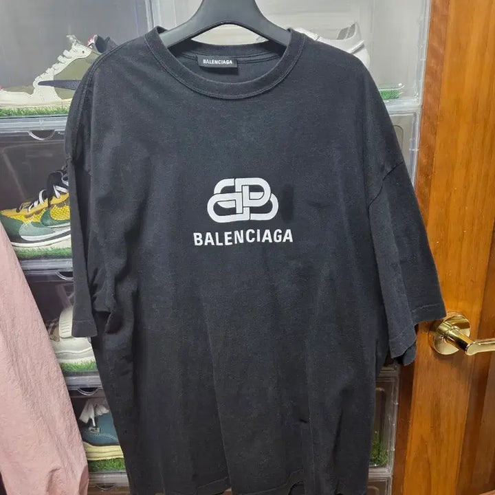 [BUNJANG] Balenciaga T-Shirt / 발렌시아가 반팔 팔아요.