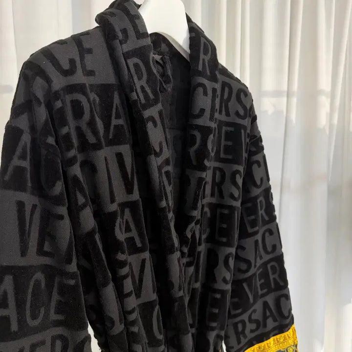 [BUNJANG] Versace Baroque Robe Gown Black / 베르사체 바로크 로브 가운 블랙 FREE사이즈