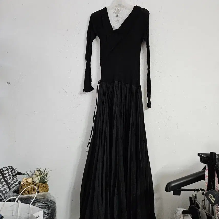 [BUNJANG] Black Long Pleated Dress / 블랙 롱 플리츠 원피스